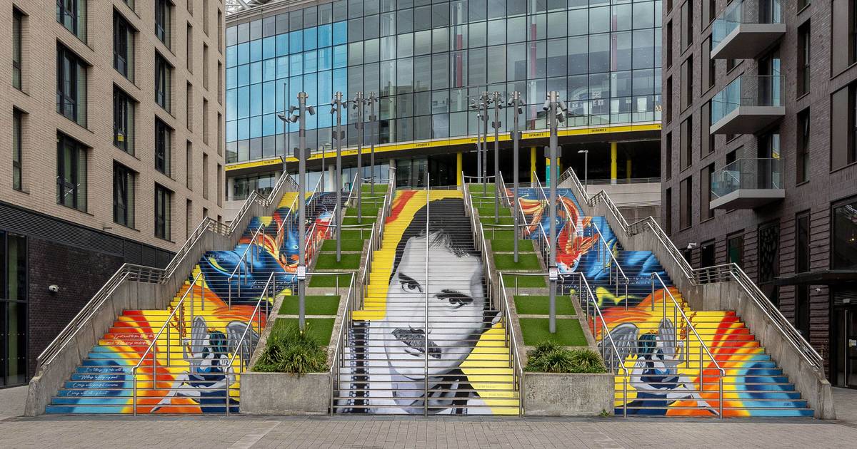 i-m-mr-mercury-freddie-mercury-artwork-at-wembley-park