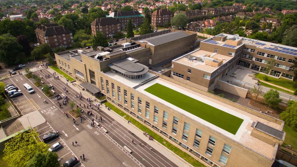 Entrance of Lycée International de Londres Winston Churchill.
